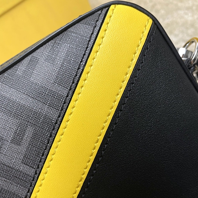 フェンディバッグ角部分ディテール